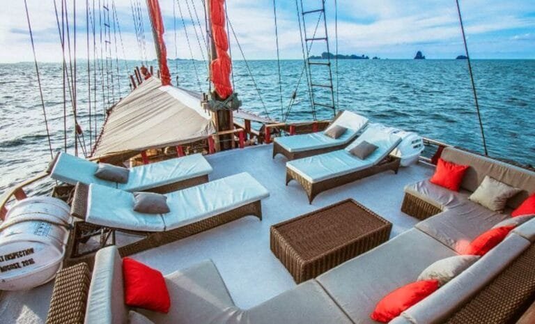 Diving tour to raja ampat on the deluxe boat calico jack_13