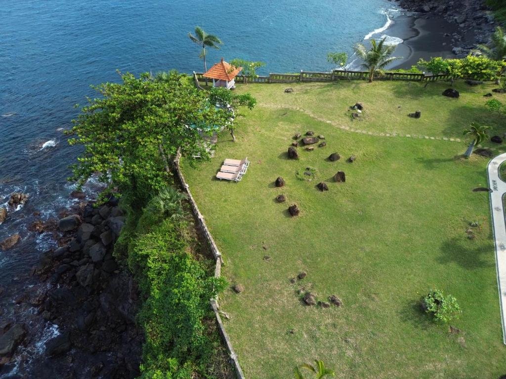 Makawi tuwa cliff